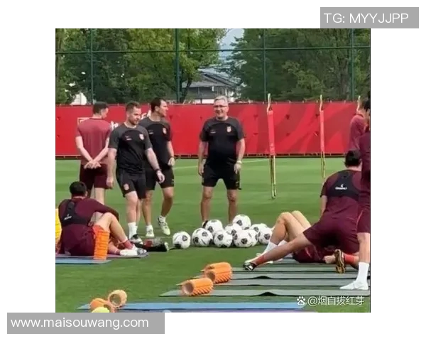 国足球星一天的紧张训练与比赛备战全记录揭秘